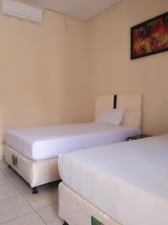 DeKa Homestay Mataram Eksteriør billede